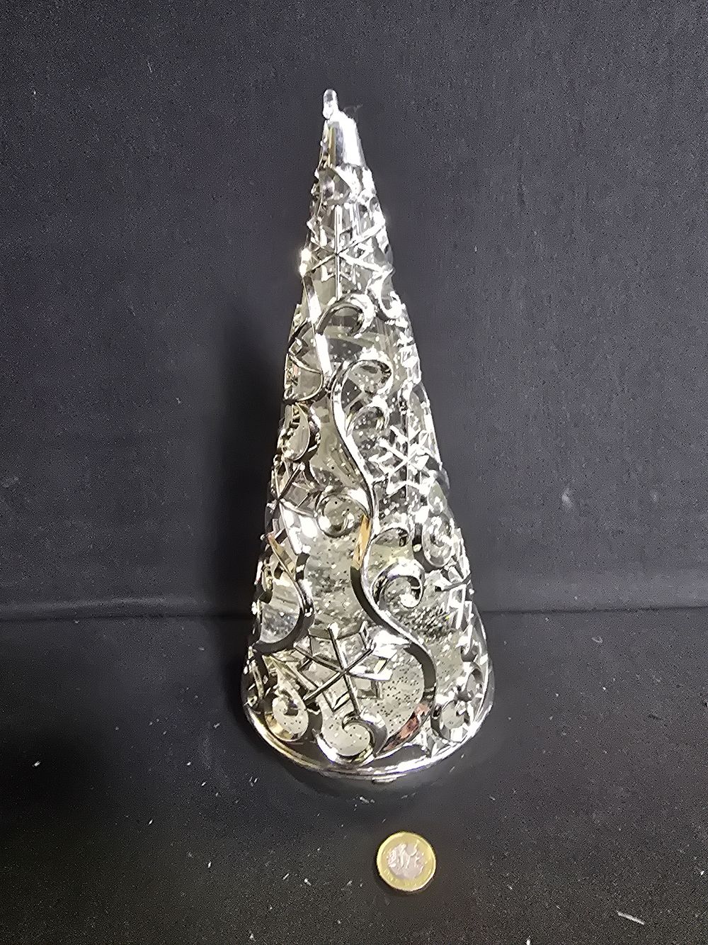 Lot 361: Light up Christmas tree snow globe