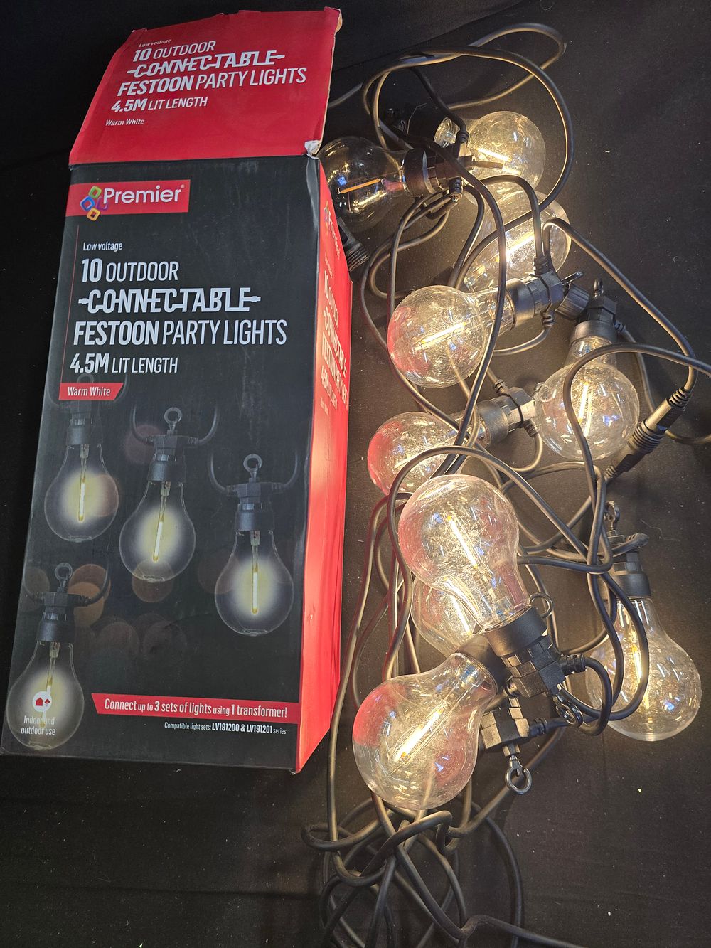 Lot 369: 10 outdoor connectable festoon party lights 4.5m lit length