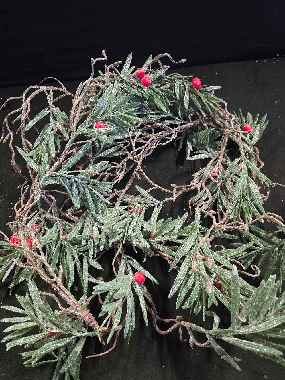 Lot 383: Glitter fern garland with red berries