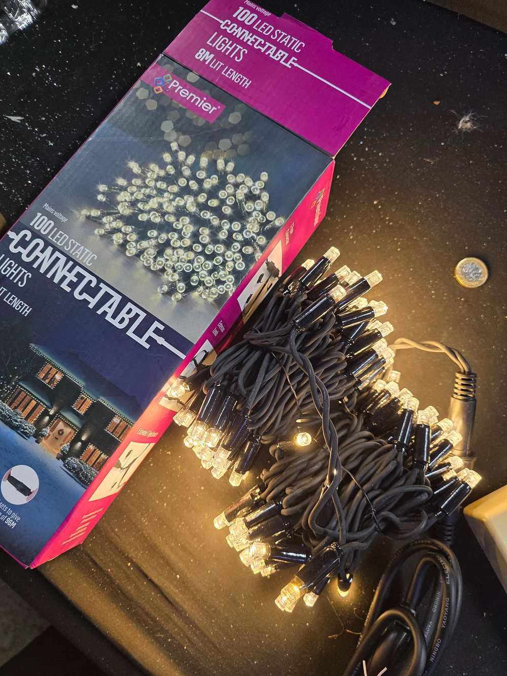 Lot 387: 100 LED connectable lights 8m lit length