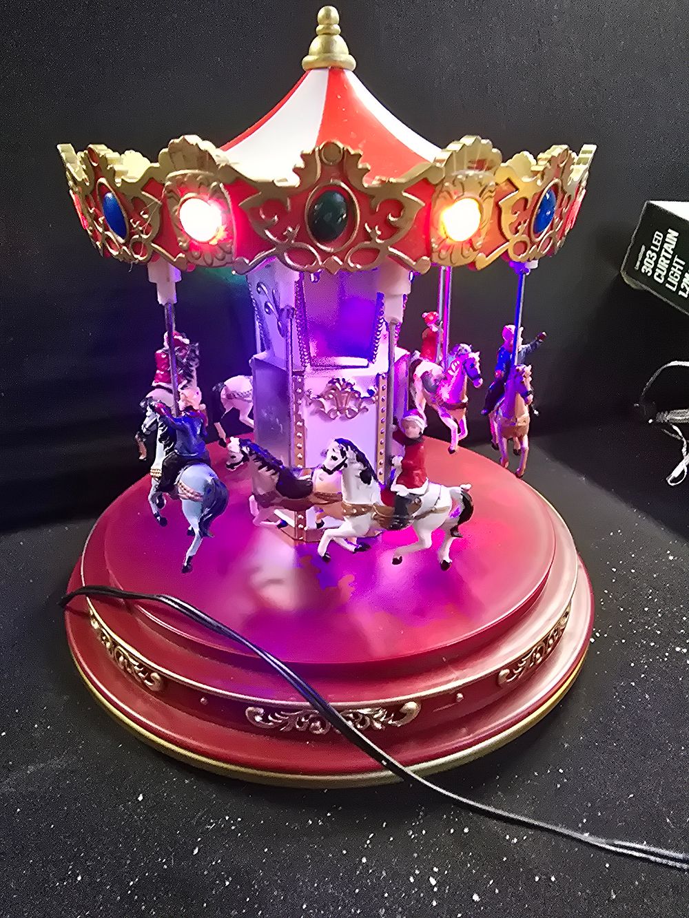 Lot 392: 24cm lit animated carousel. Multi coloured LEDs. Damaged box