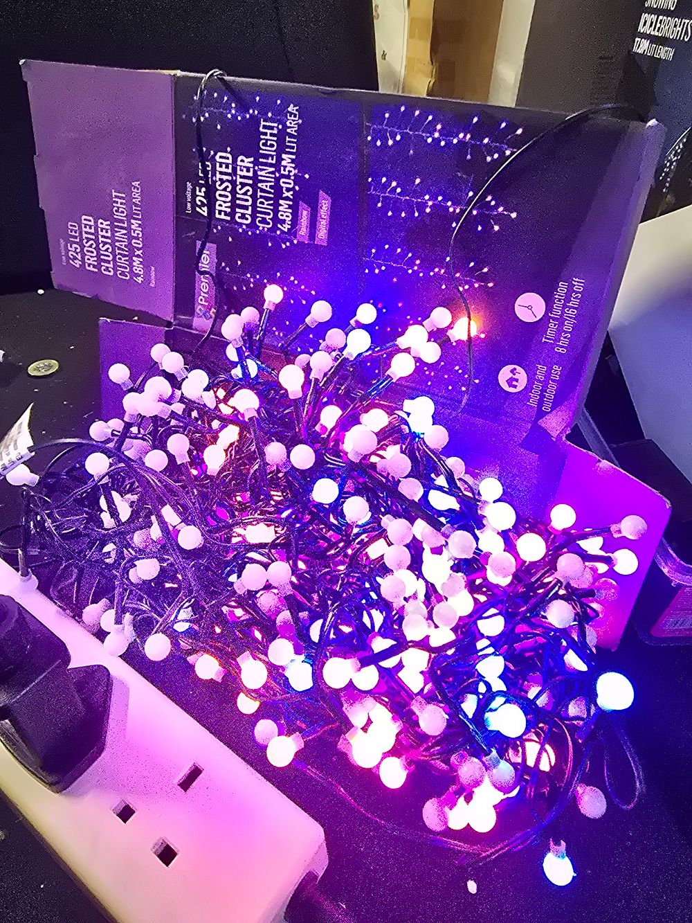 Lot 396: 425 led Frosted cluster curtain lights 4.8m x 0.5m lit length