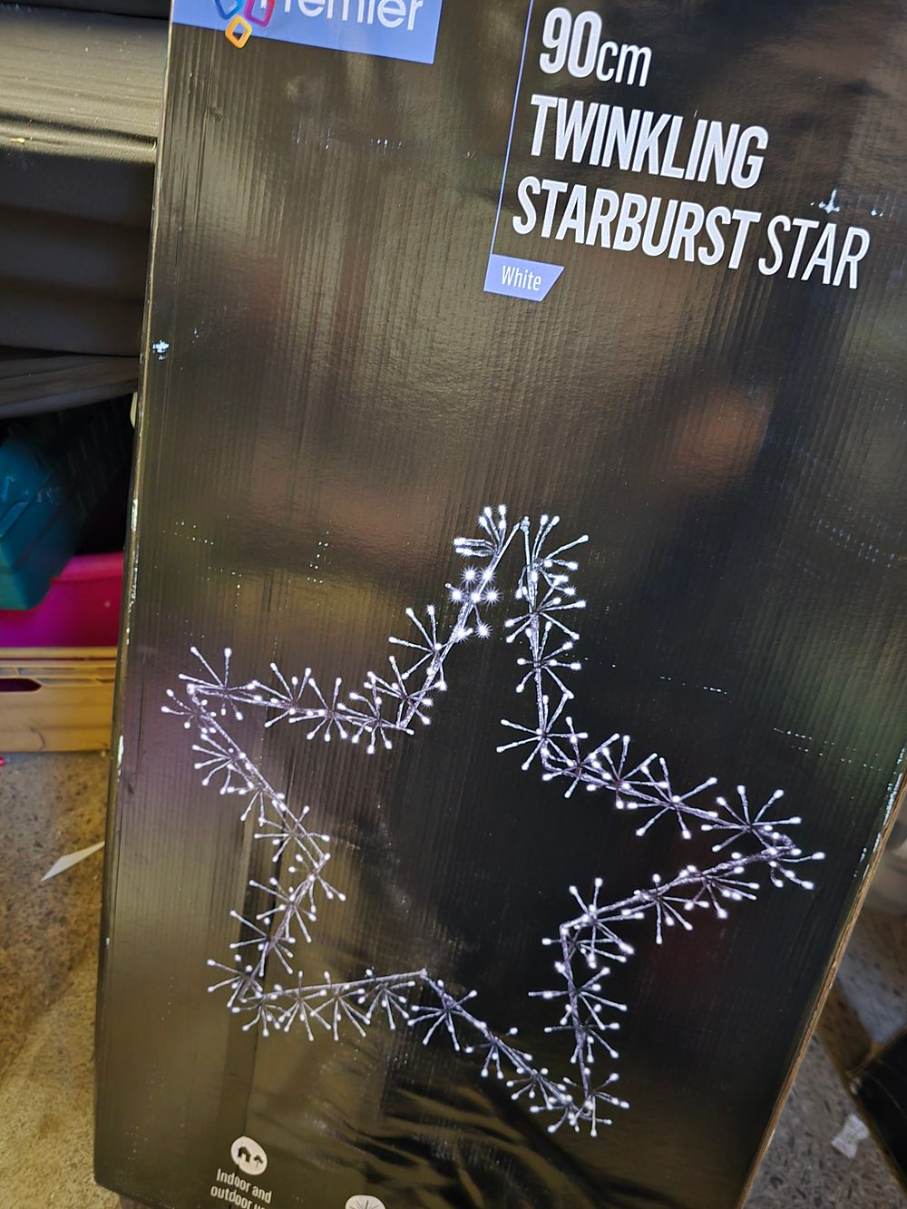 Lot 404: 90cm twinkling starburst star in white