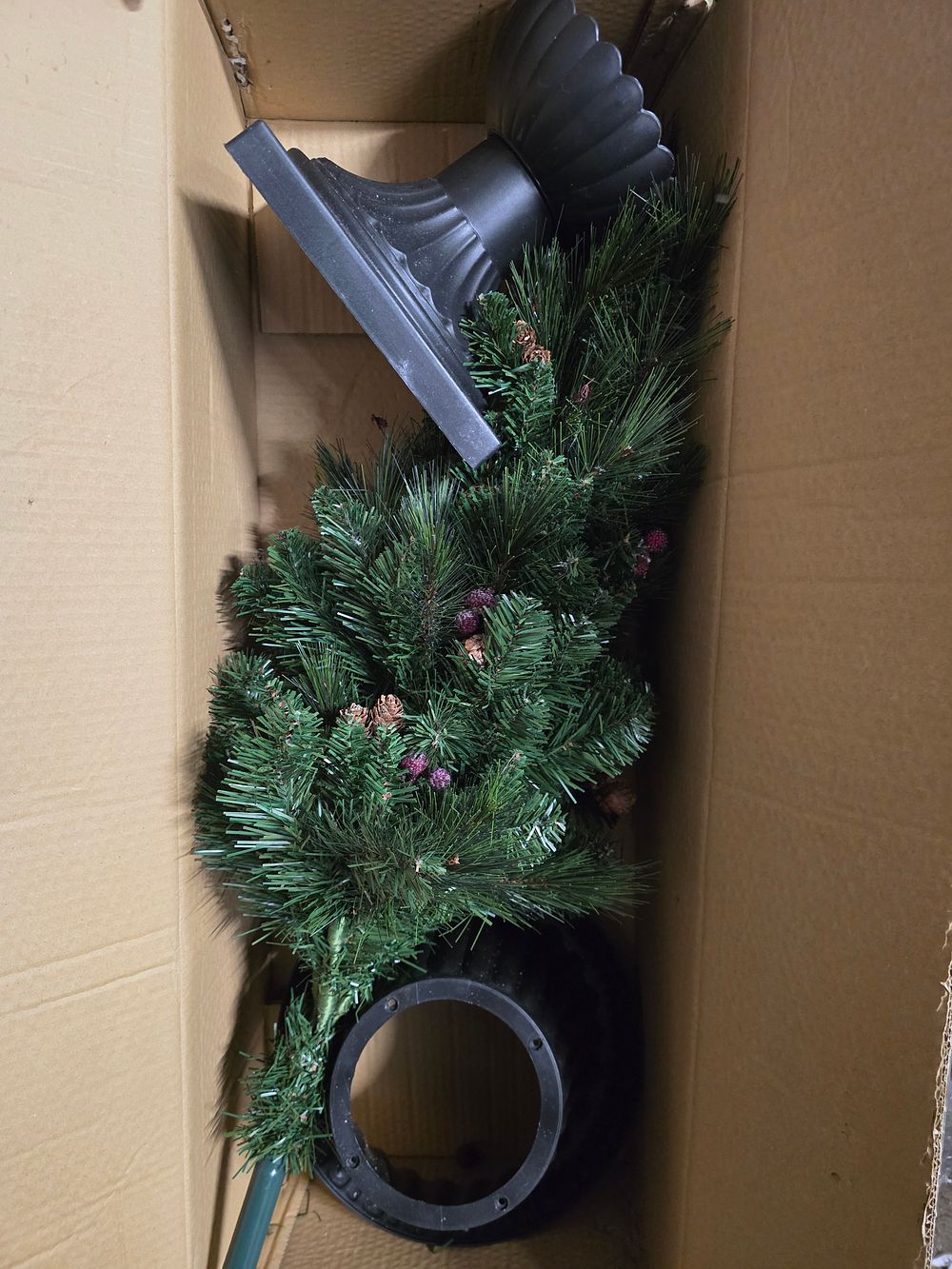 Lot 411: 4ft piccidally traditional Christmas tree with pine cones and berries