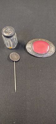 Three vintage items including a sterling silver topped pepper pot, brooch and a silver dime pin 