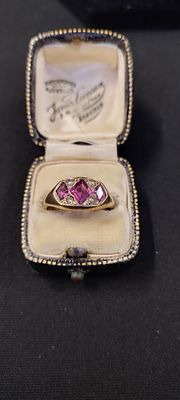 Victorian 9ct gold pink Garnet and pearl ring. Size M/N. Weight approx 2.20g