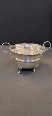 Sterling silver sugar bowl. Birmingham, Date letter A, 1925. Weight approx 103.93g