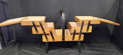 Canterlever sewing box with 5 compartments