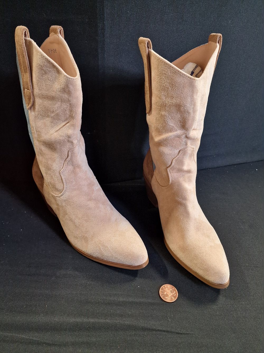Lot 171: Brand New Size 8 Ladies Boots