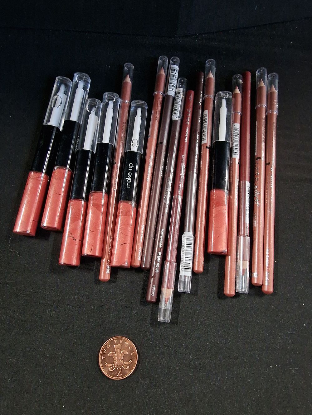 Lot 203: Selection of Wet n Wild Lip Gloss and Lip Liners