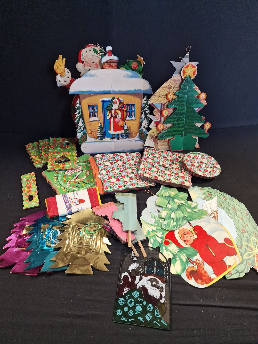 Lot 255: Selection of Christmas Decorations