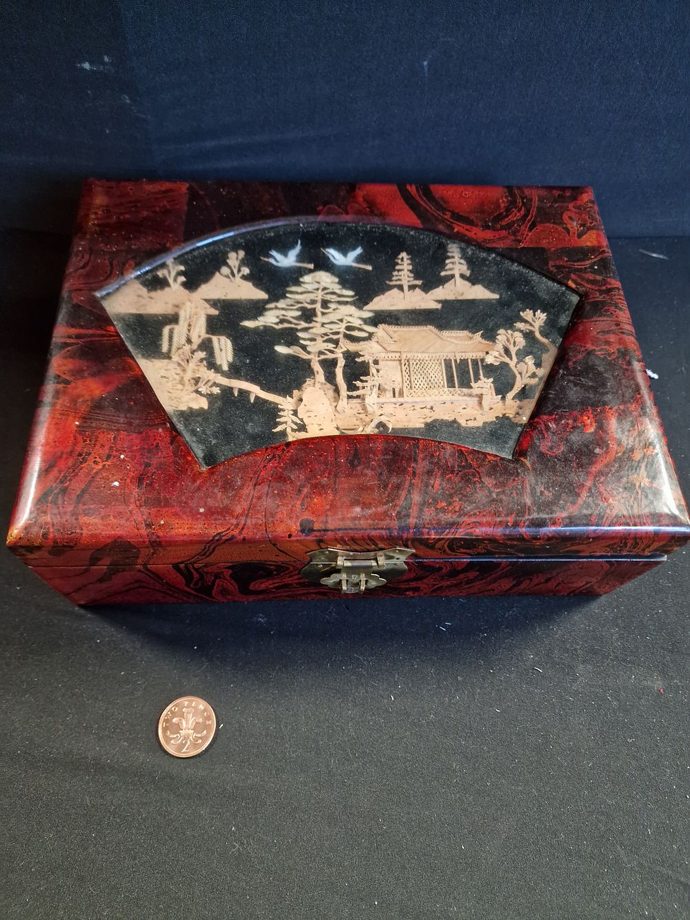 Lot 280: Vintage Mother of Pearl Hand Carved Jewellery Box