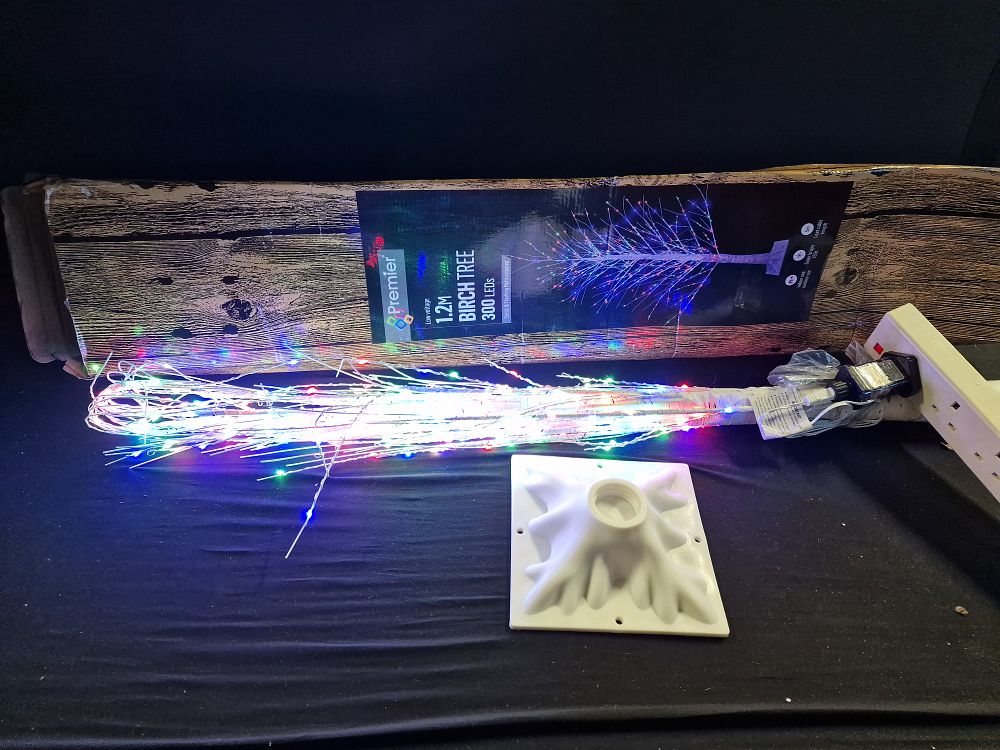 Lot 297: 1.2m Birch Tree 300 Leds