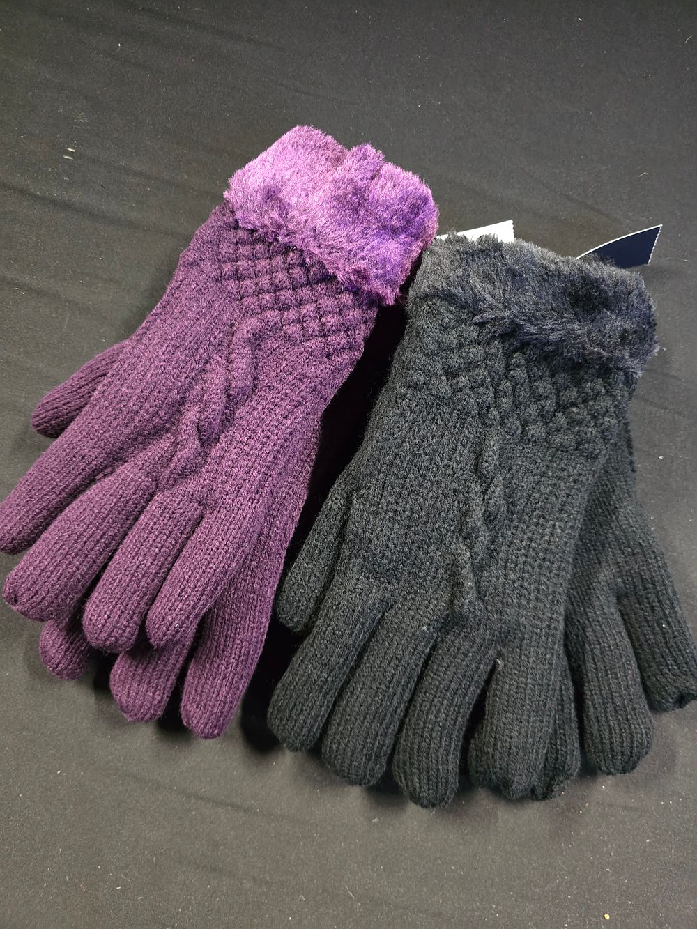 Lot 358: Two pairs of Brand new woolen gloves