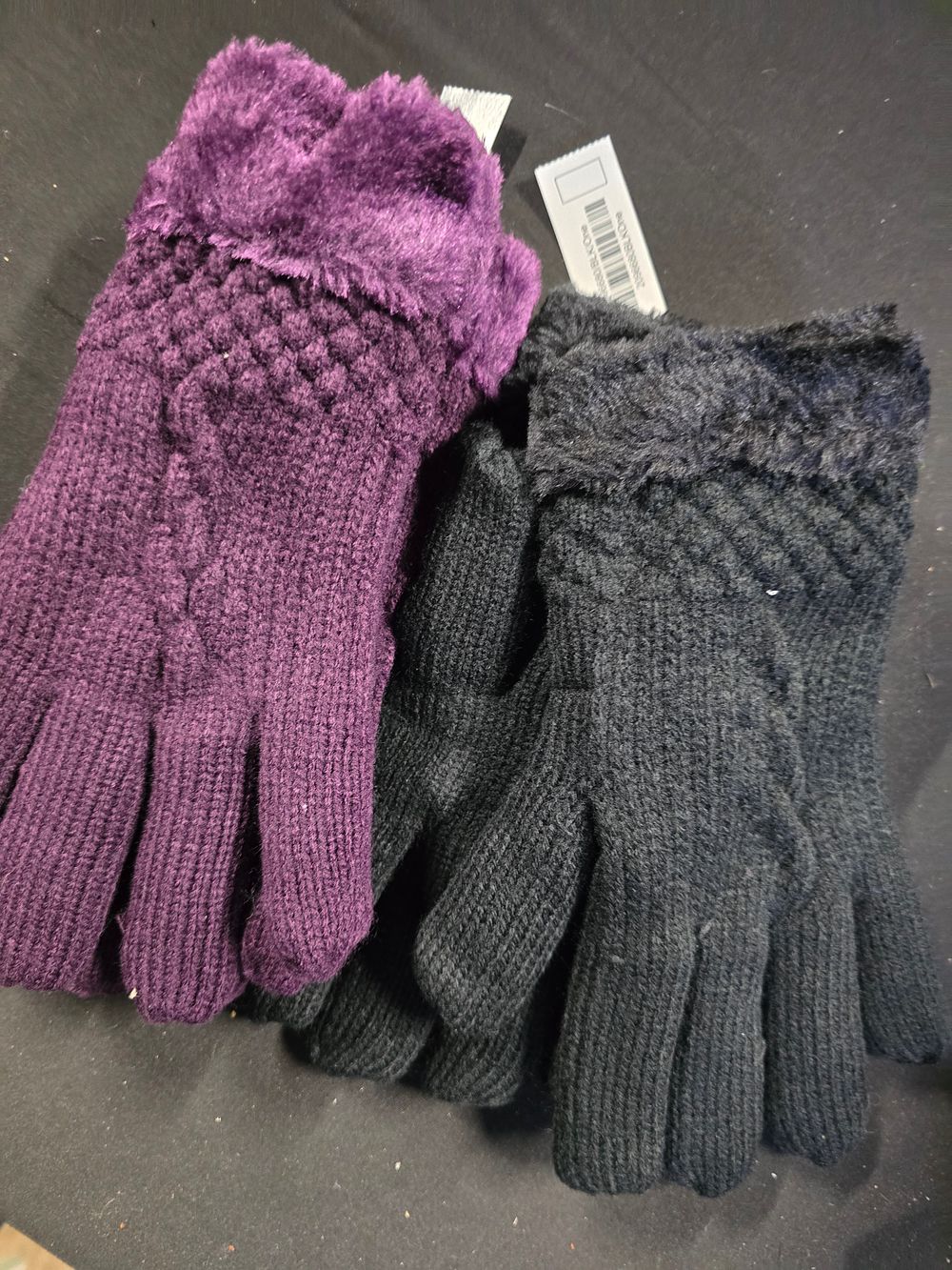 Lot 359: Two pairs of Brand new woolen gloves