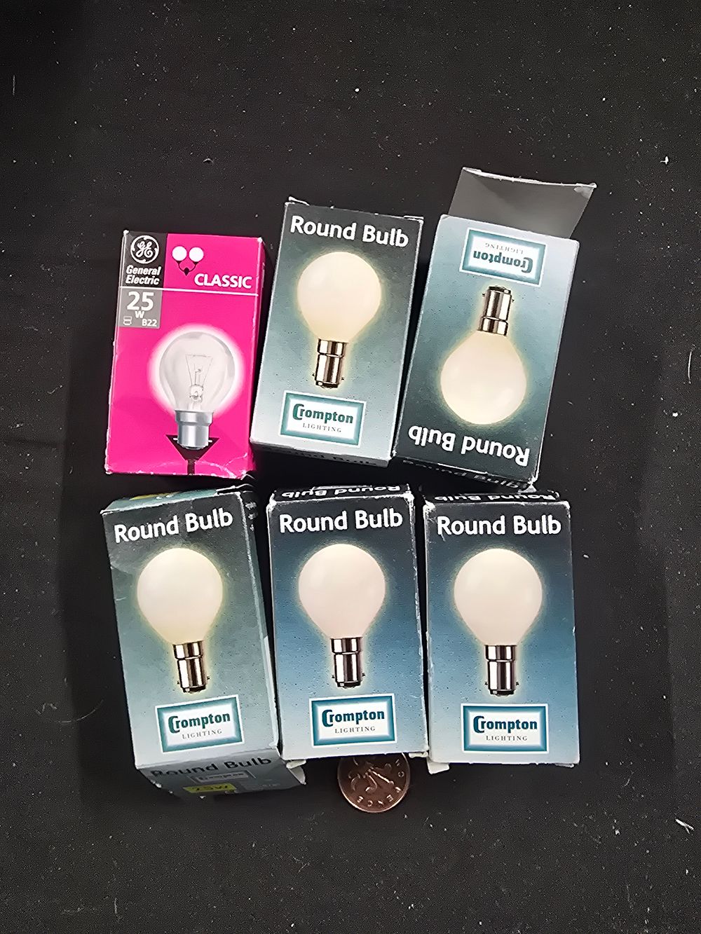 Lot 376: A selection of various bulbs