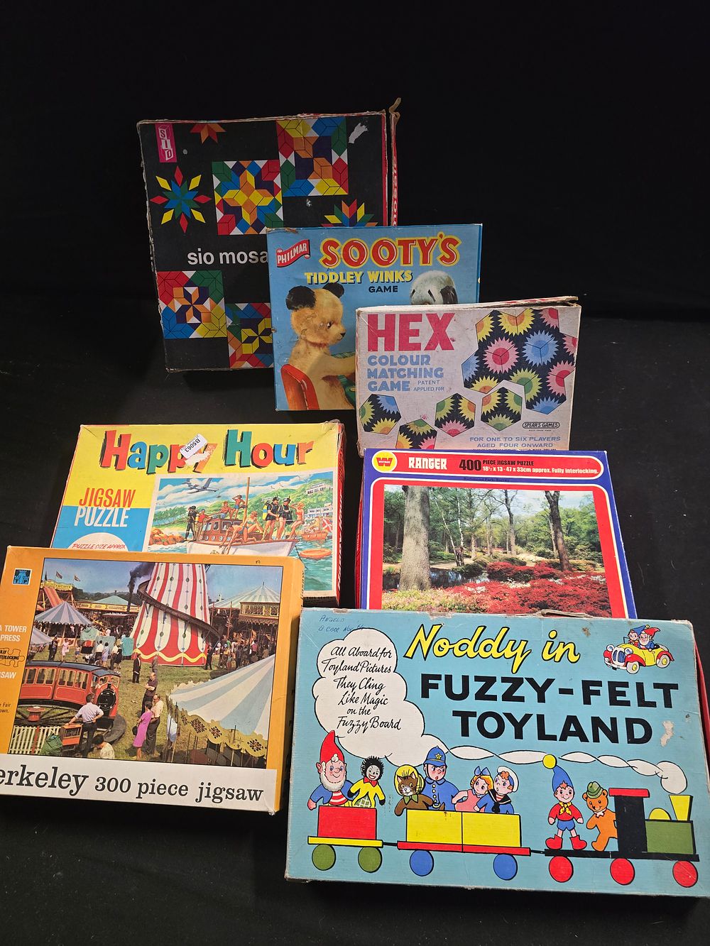 Lot 383: A selection of vintage games