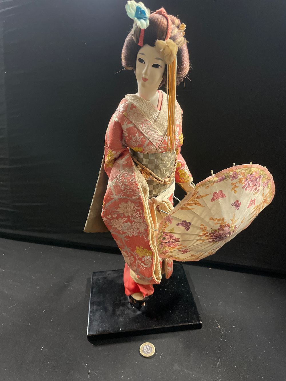 Lot 401: Large porcelain geisha girl