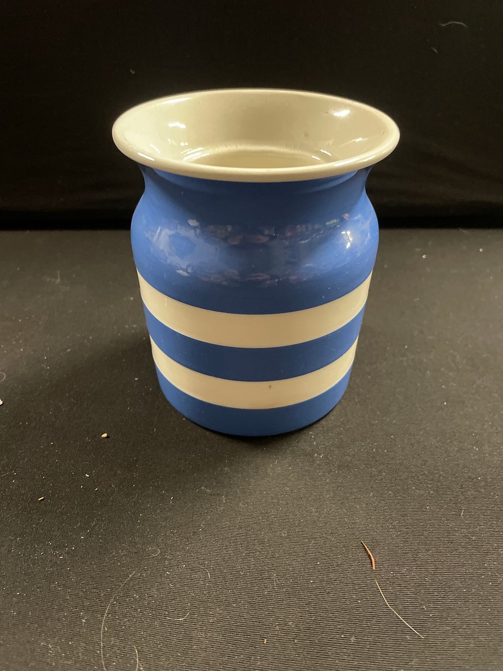 Lot 410: Blue and white Cornish ware jar