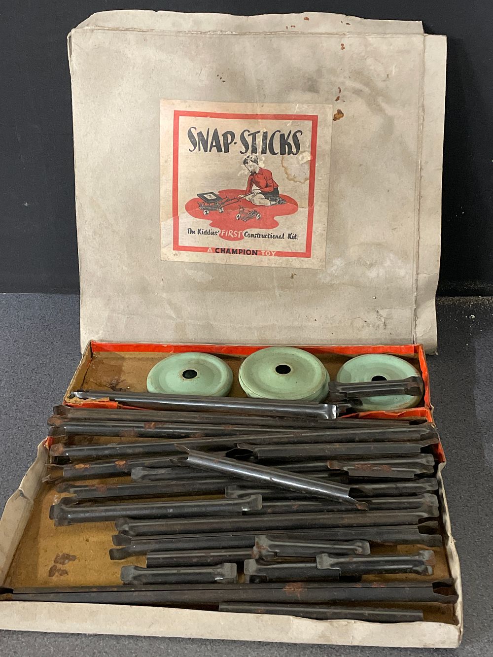 Lot 150: Vintage snap sticks vintage game by champion Toys
