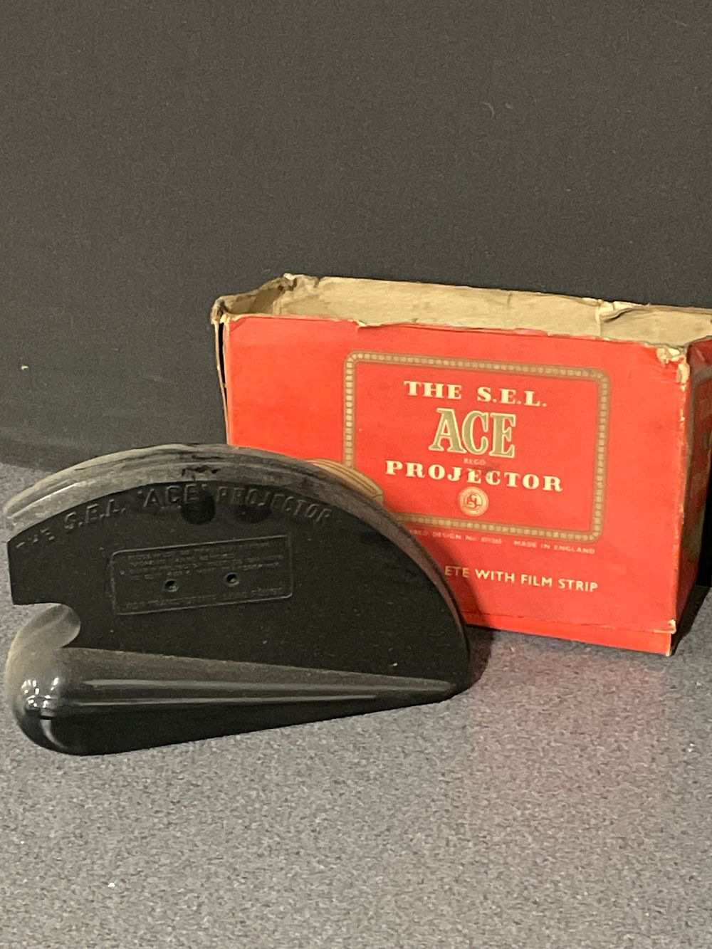 Lot 173: Vintage S.E.L. Ace Projector with film