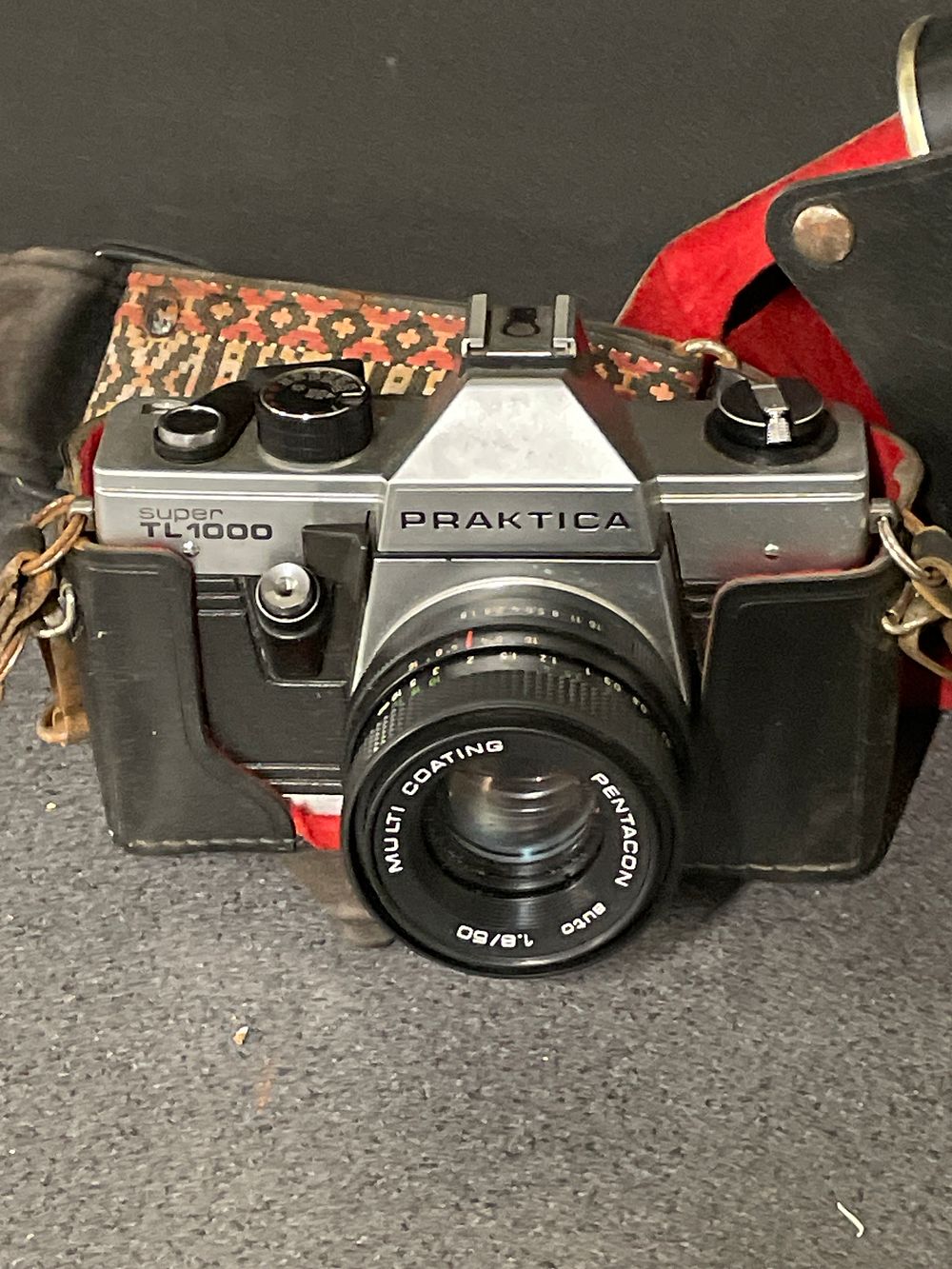 Lot 175: Practica Super TL1000 vintage camera with pentagon 1.8/50 lens