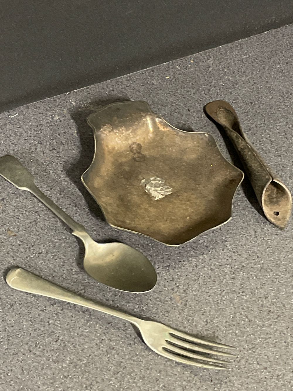Lot 211: Mixed items to include silver plate and Brazilian silver