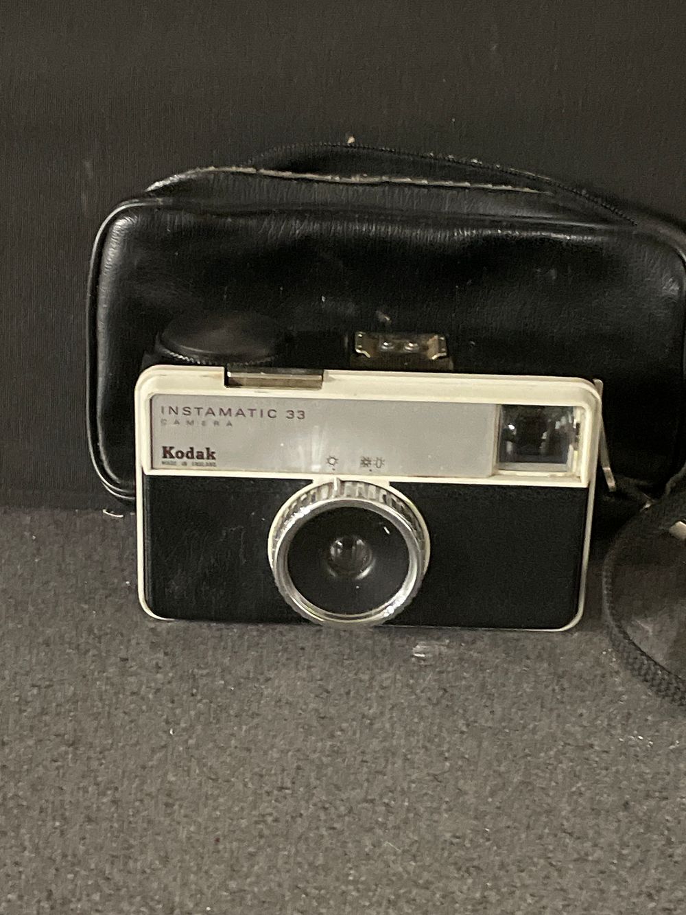Lot 232: Vintage Kodak 33 camera