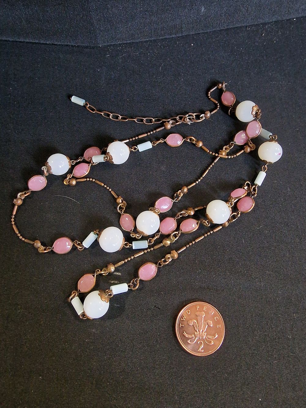 Lot 258: Necklace Containing Semi Precious Stones