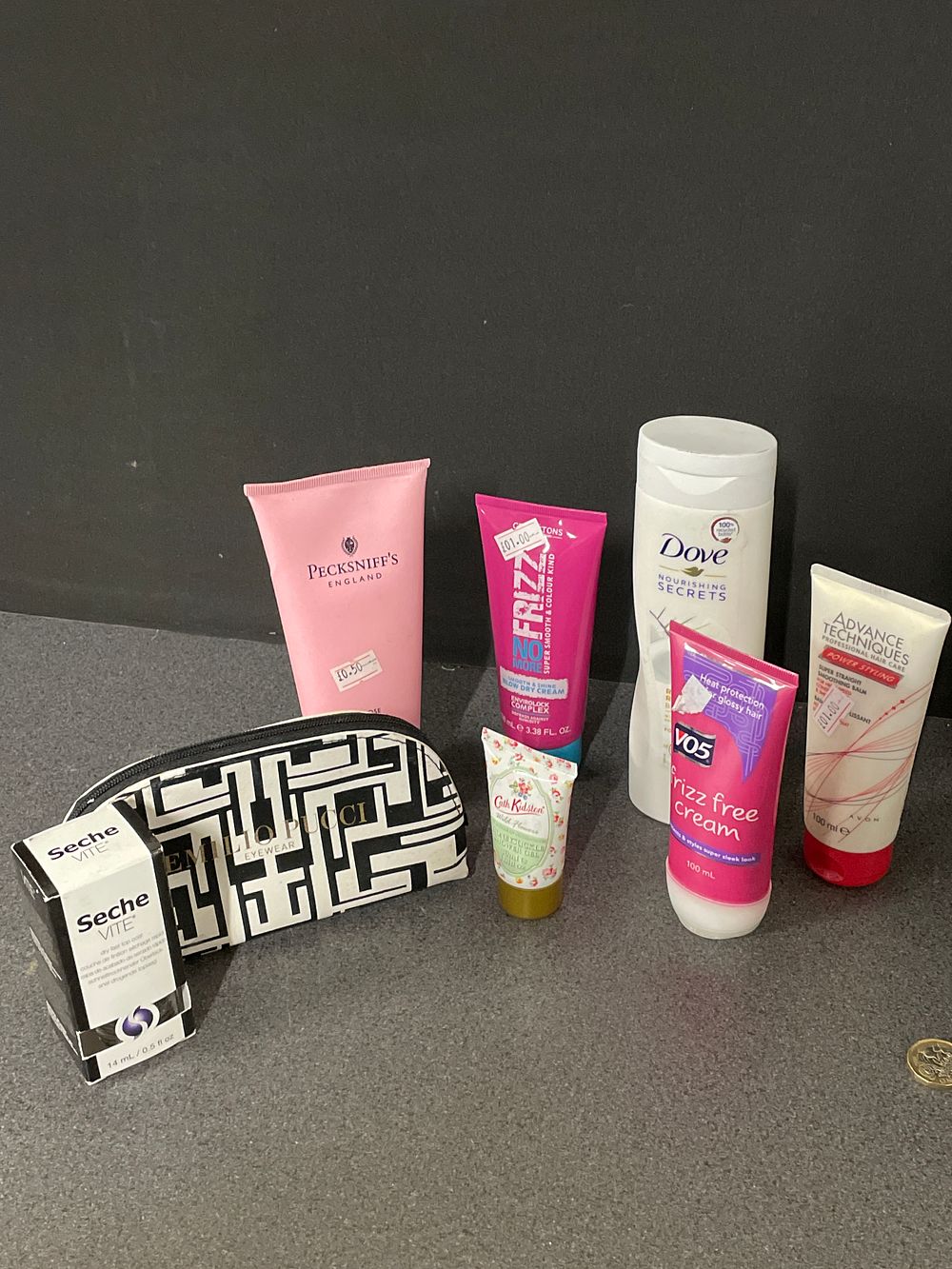 Lot 267: Selection of beauty products