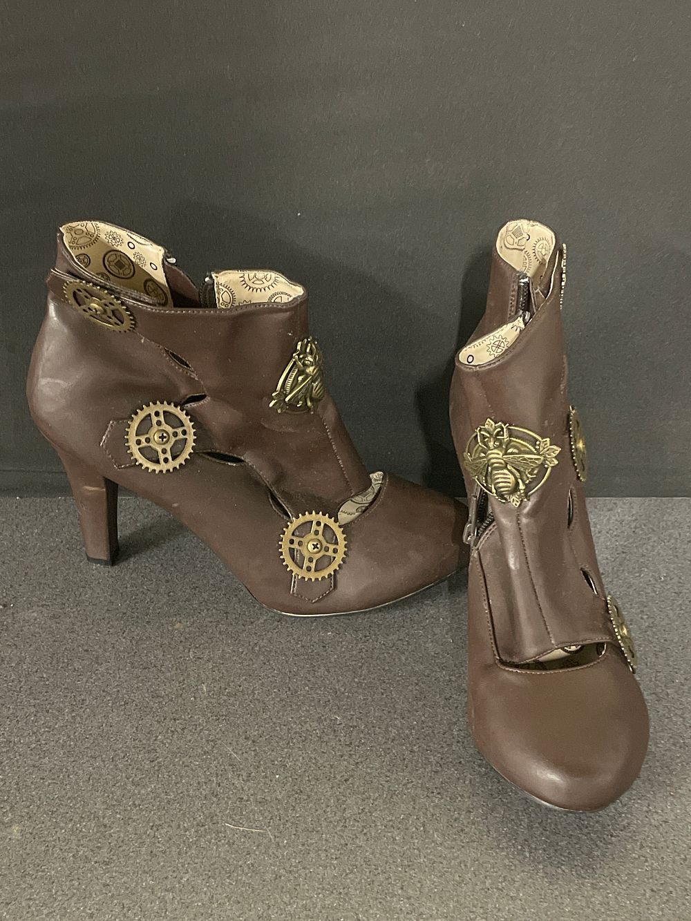 Lot 284: Pair of ladies steampunk style shoes possibly size 9