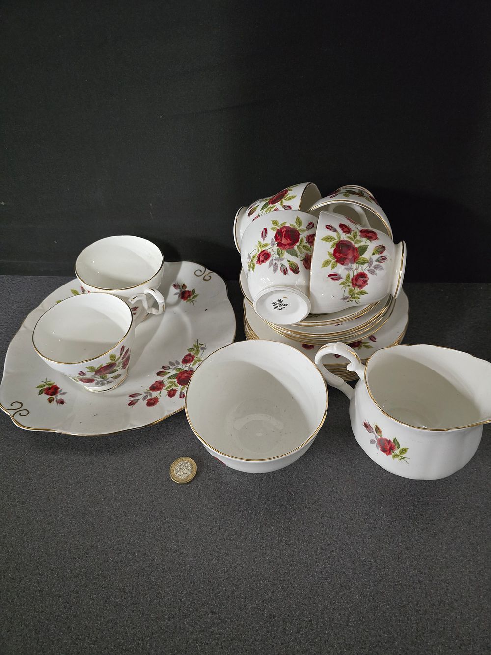 Lot 295: 21 piece duchess set