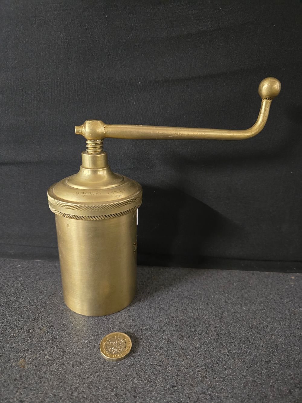 Lot 316: Vintage brass press