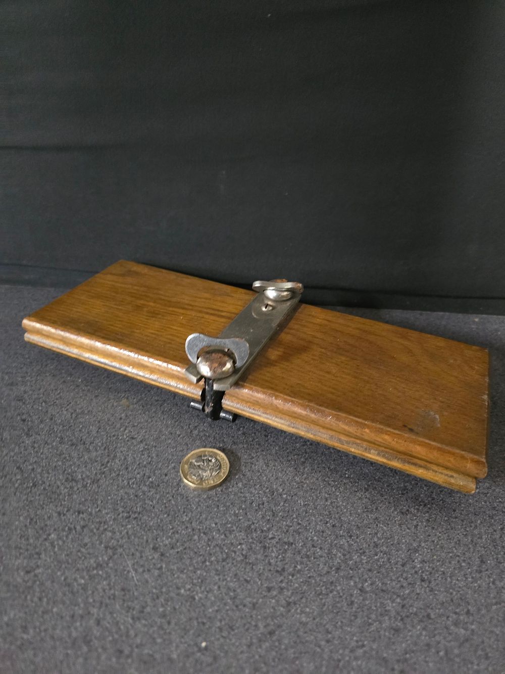 Lot 318: Vintage tie press