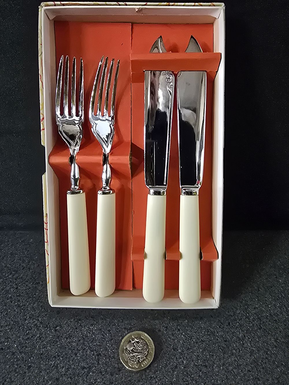 Lot 319: Vintage fish knife and folk set