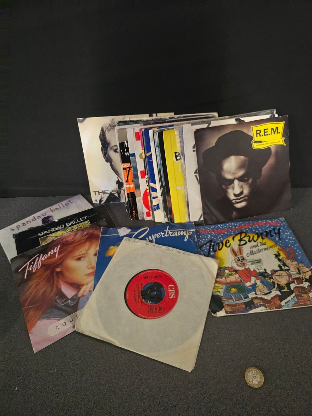 Lot 339: A large collection of Vinyl singles