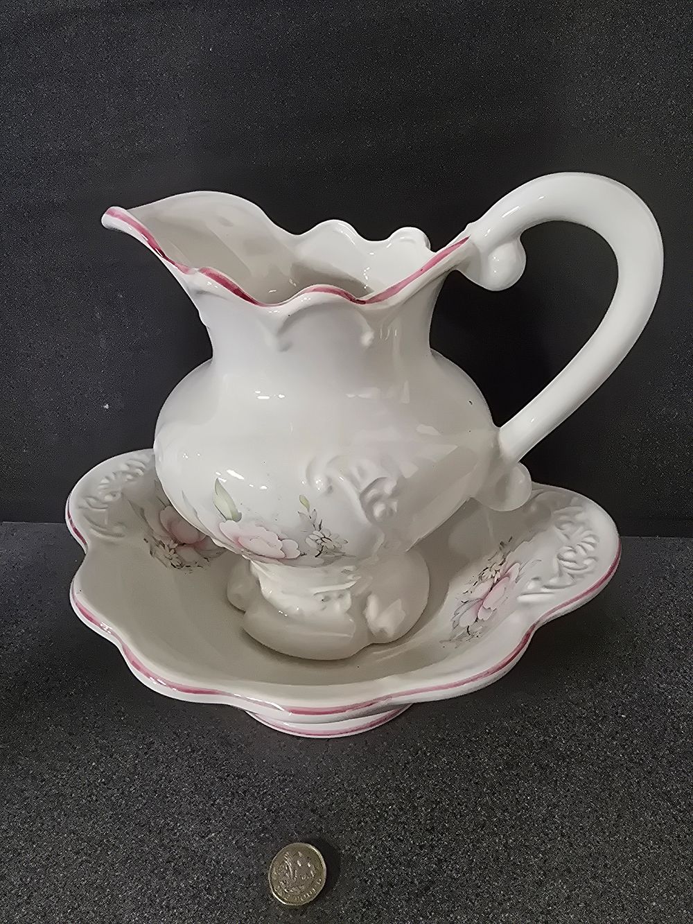Lot 342: Vintage wash bowl and jug