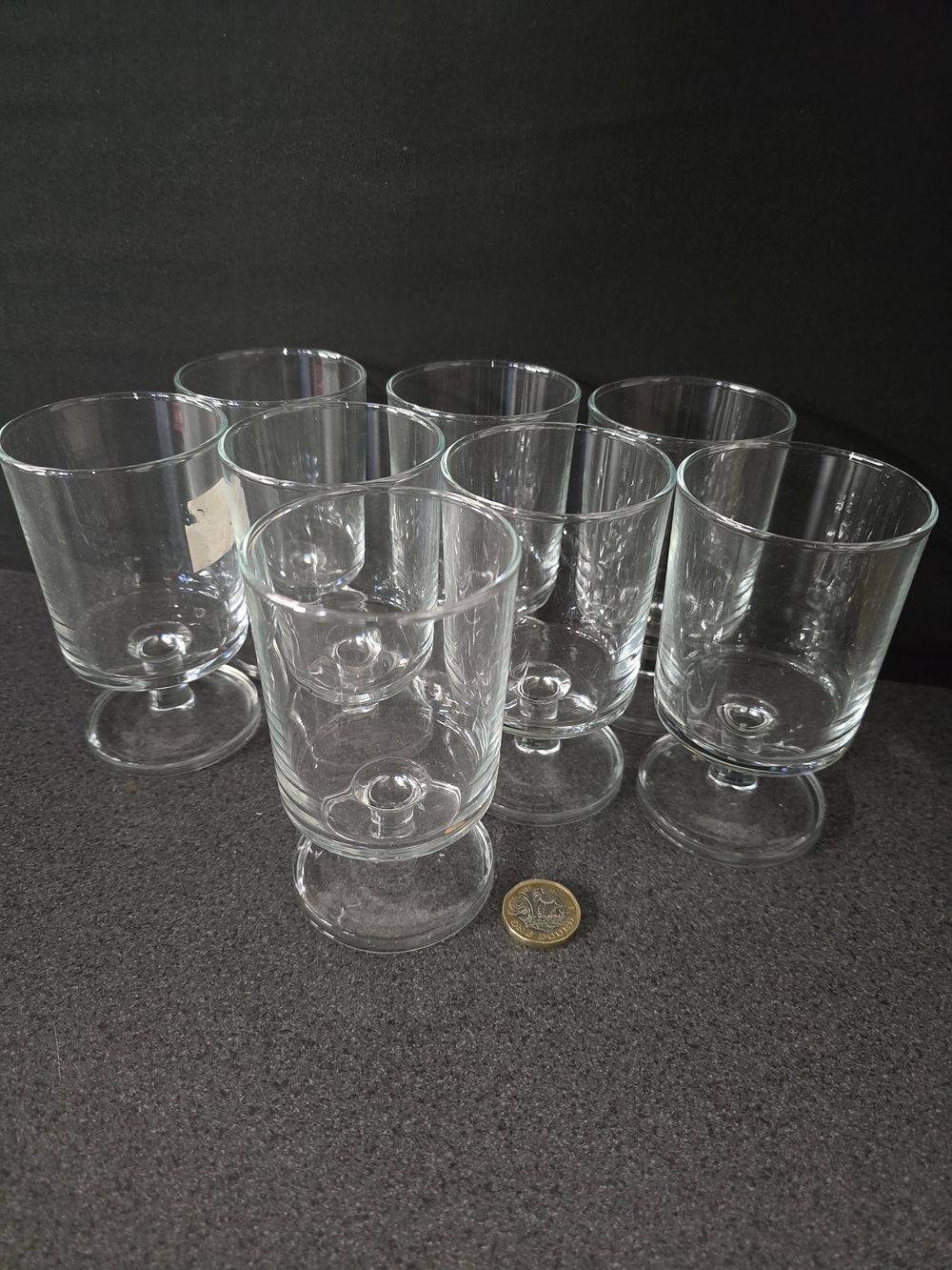Lot 348: 8 vintage wine glasses. Ideal for mulled wine