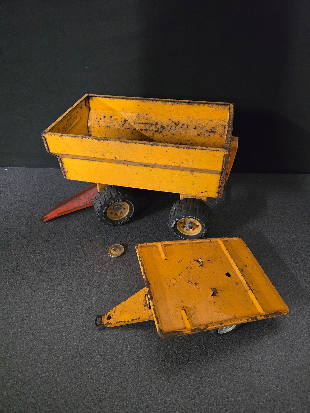 Lot 366: Vintage TONKA Trailers