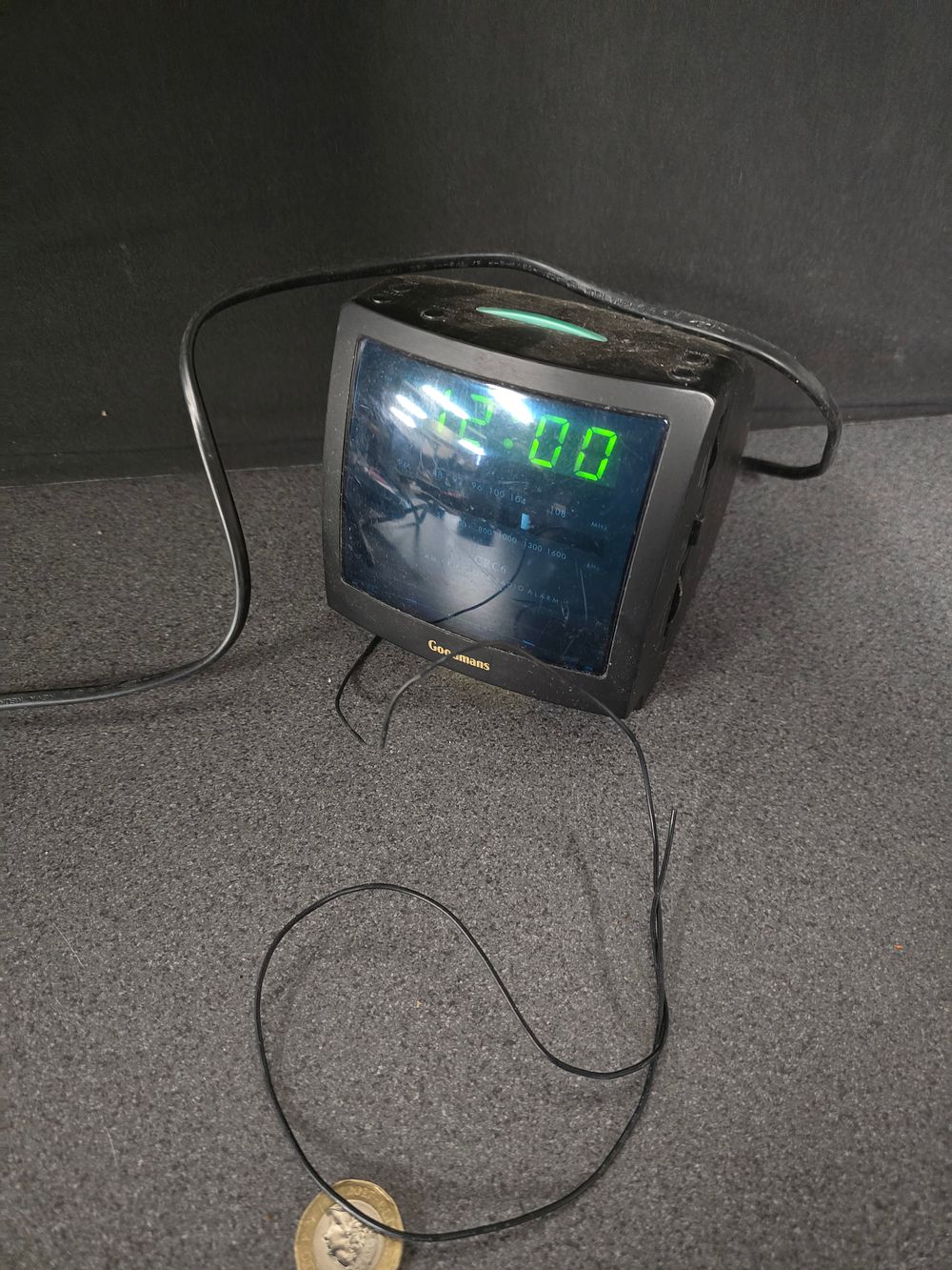 Lot 367: Vintage goodmans radio alarm clock