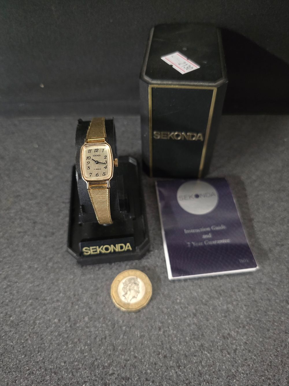 Lot 371: A vintage ladies sekonda watch