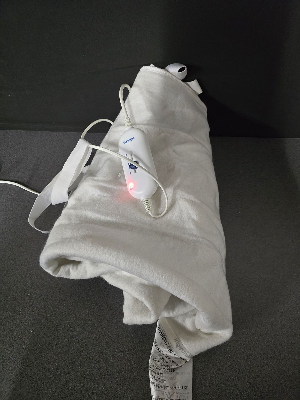 Lot 374: Single electric blanket