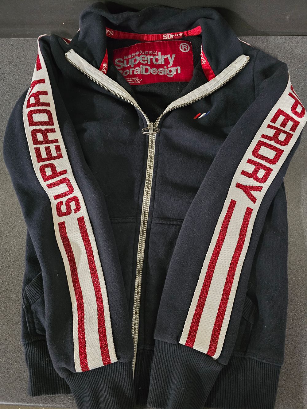 Lot 382: Uk8 super dry zip hoodie