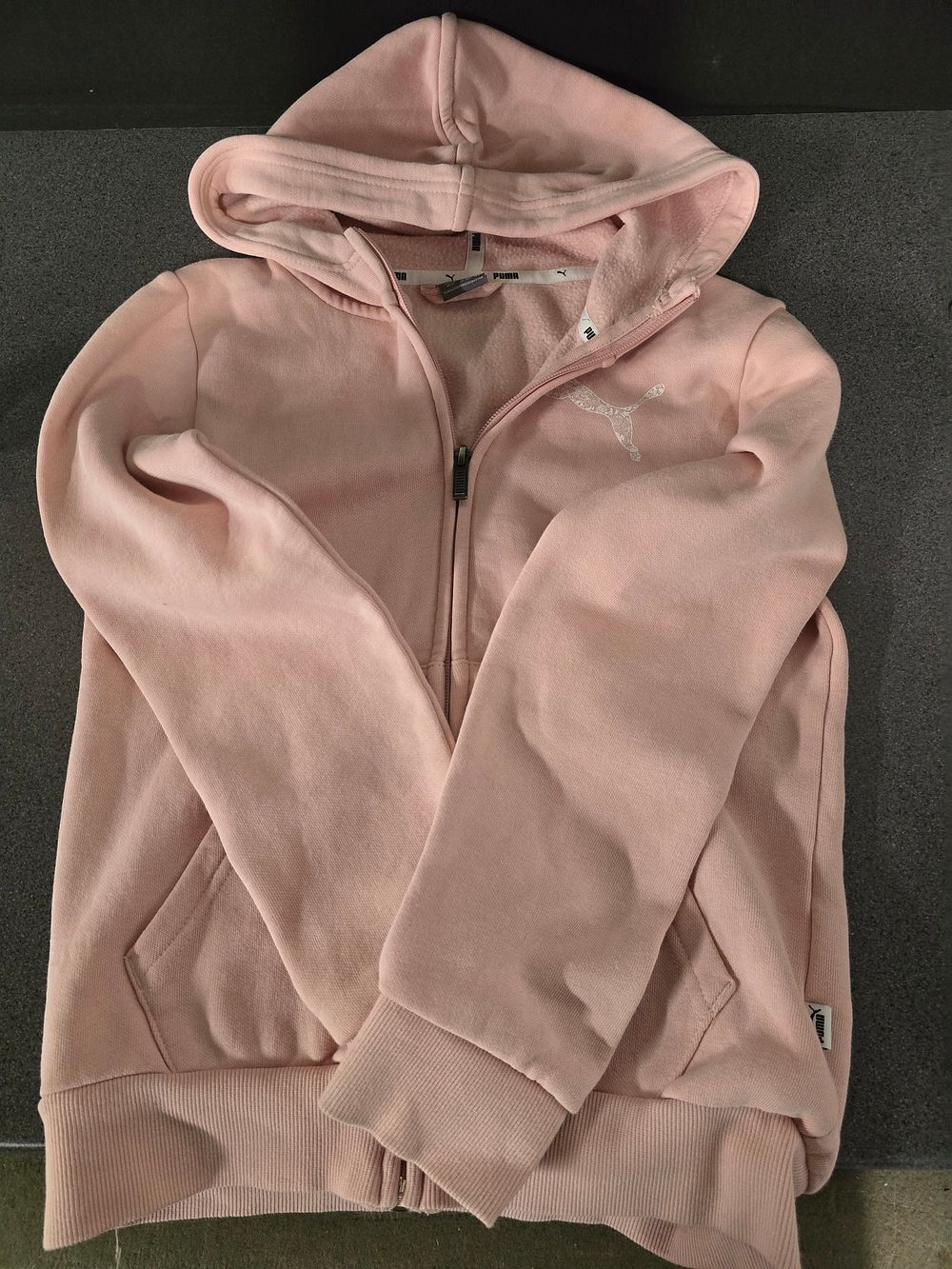 Lot 383: Girls 11-12 pink PUMA zip hoodie