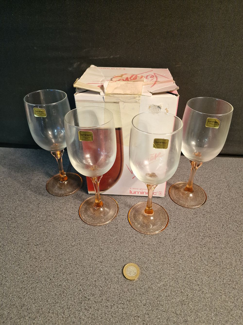 Lot 156: Four Luminarc Verconese 9oz Wine Glasses