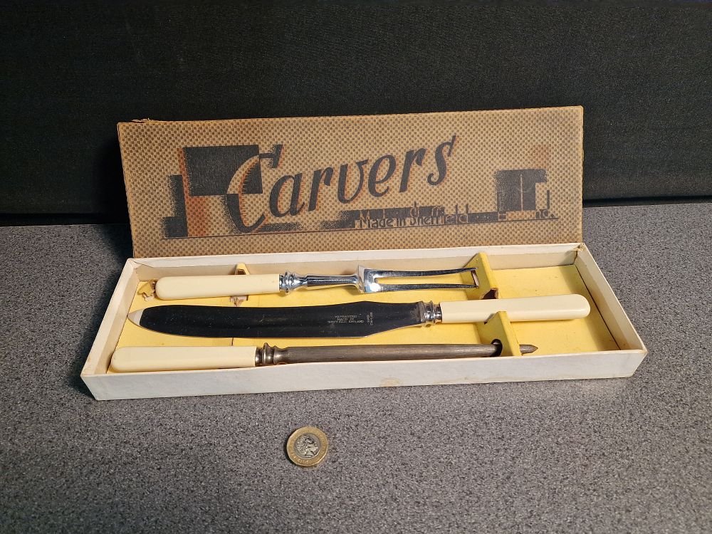 Lot 160: Vintage Sheffield Carvers Set