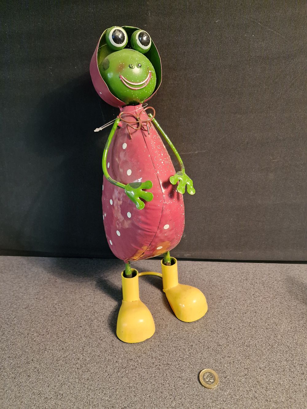 Lot 164: Parka Frog Garden Decoration