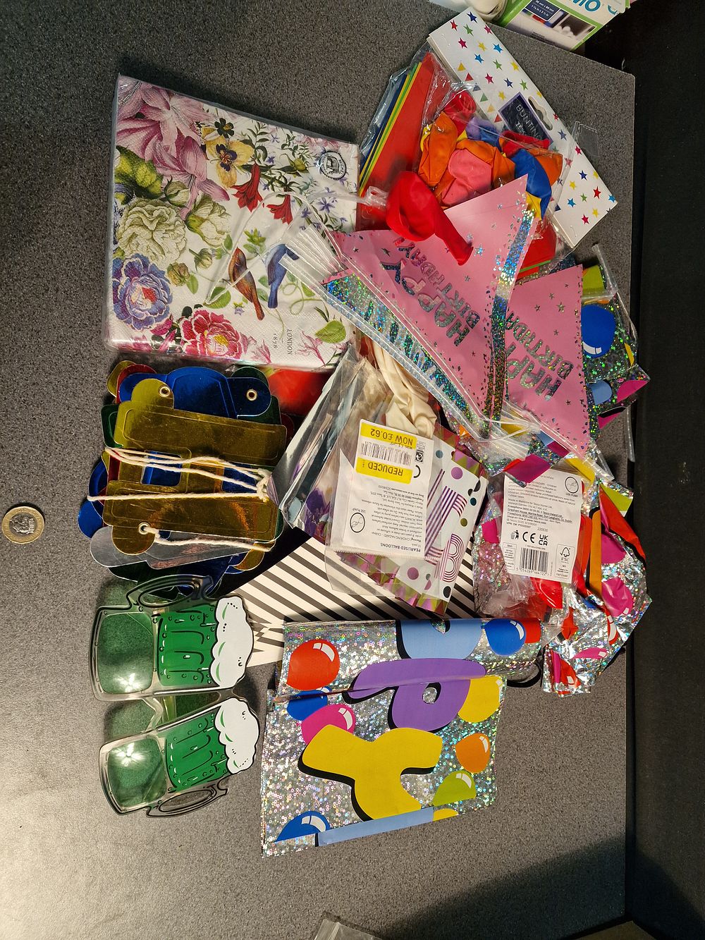 Lot 166: Selection of Birthday Bunting and Decorations