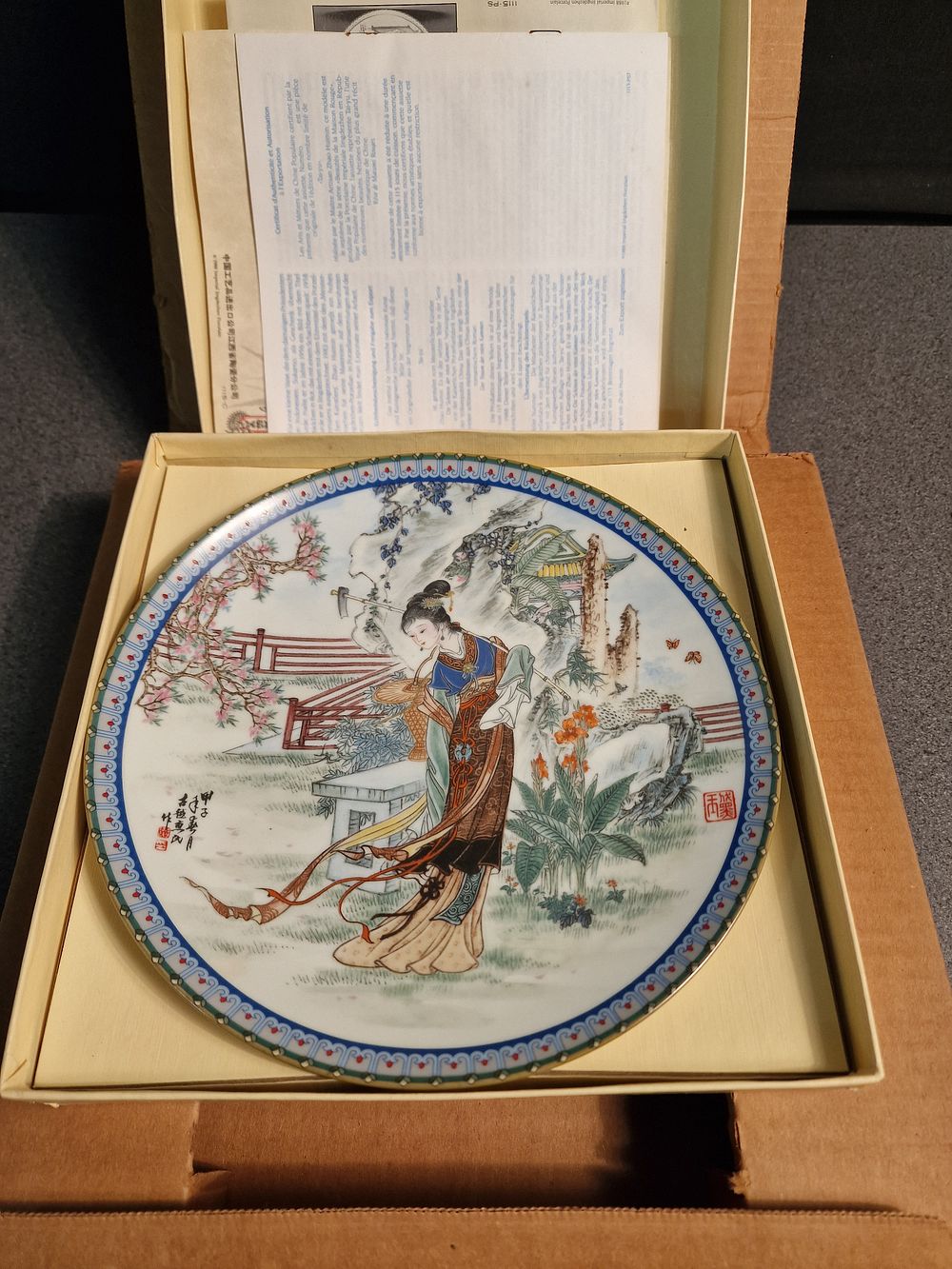 Lot 190: Jingdezhen Porcelain, Beauties of the Red Mansion Plate, Limited Edition 1015017