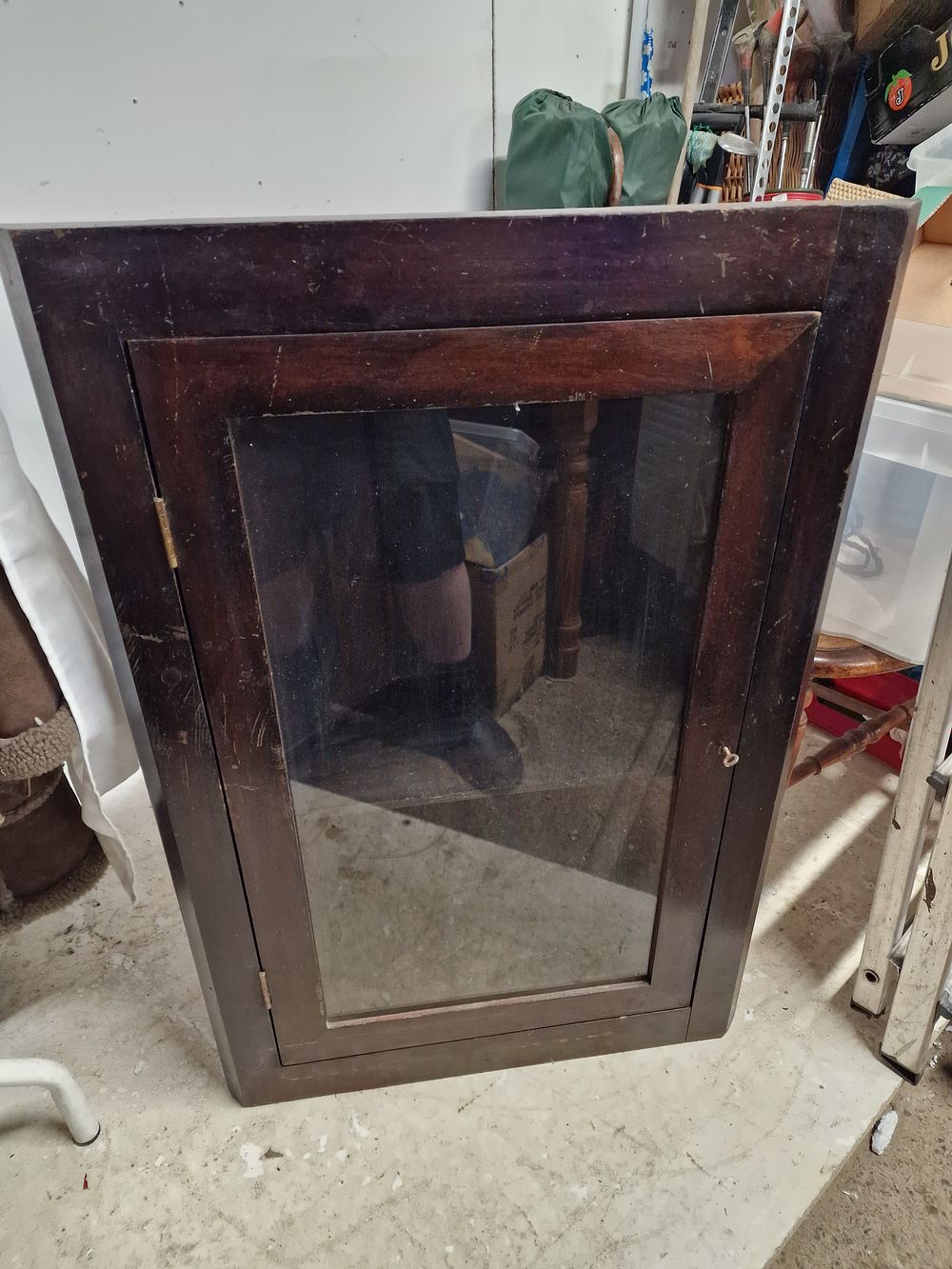 Lot 202: Glass fronted dark wood corner display cabinet with middle shelf and key. COLLECTION ONLY Approx H 89 x W 59.5 x D 26.5 cm